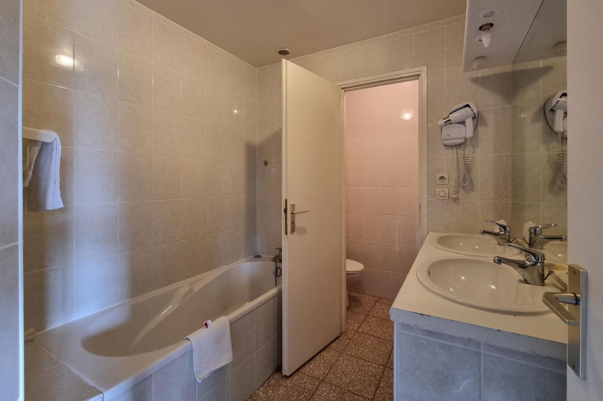 Le Catalan - Hotel Et Appartements Mont-Louis Buitenkant foto