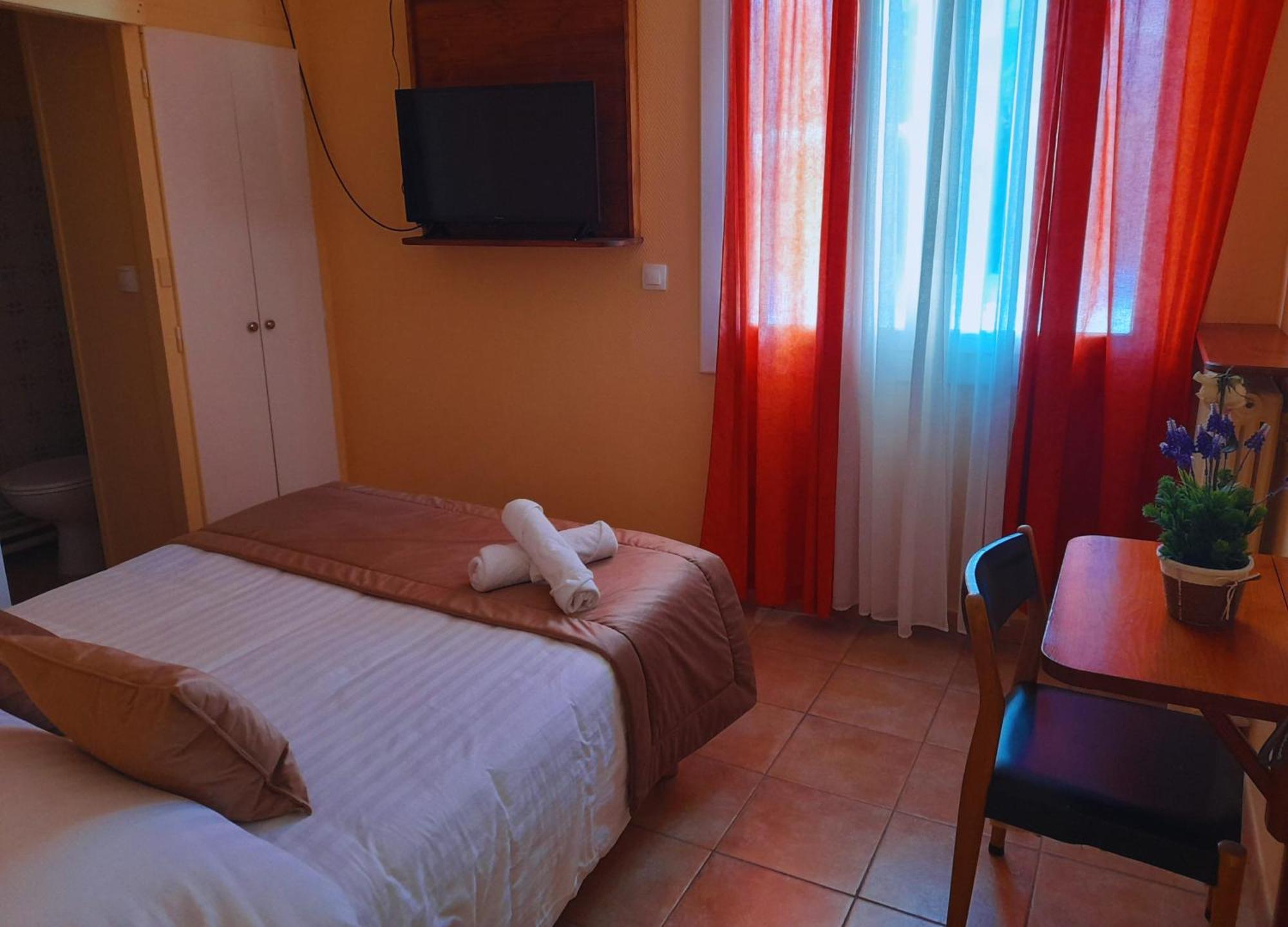Le Catalan - Hotel Et Appartements Mont-Louis Buitenkant foto