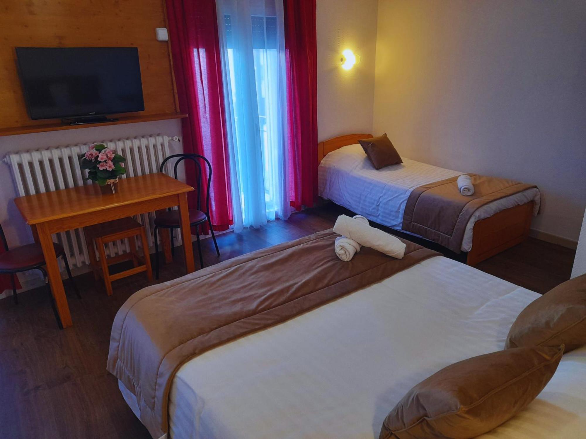 Le Catalan - Hotel Et Appartements Mont-Louis Buitenkant foto