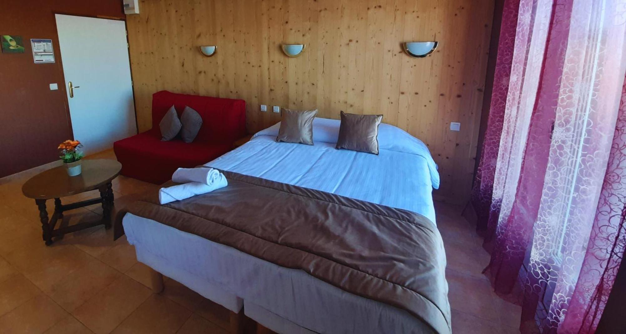 Le Catalan - Hotel Et Appartements Mont-Louis Buitenkant foto